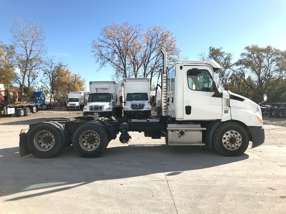 Day Cab Tractor-Heavy Duty Tractors-Freightliner-2019-T11664ST-Des Moines-IA-362,920\n\t\tmiles-$ 47,500 - Image 8