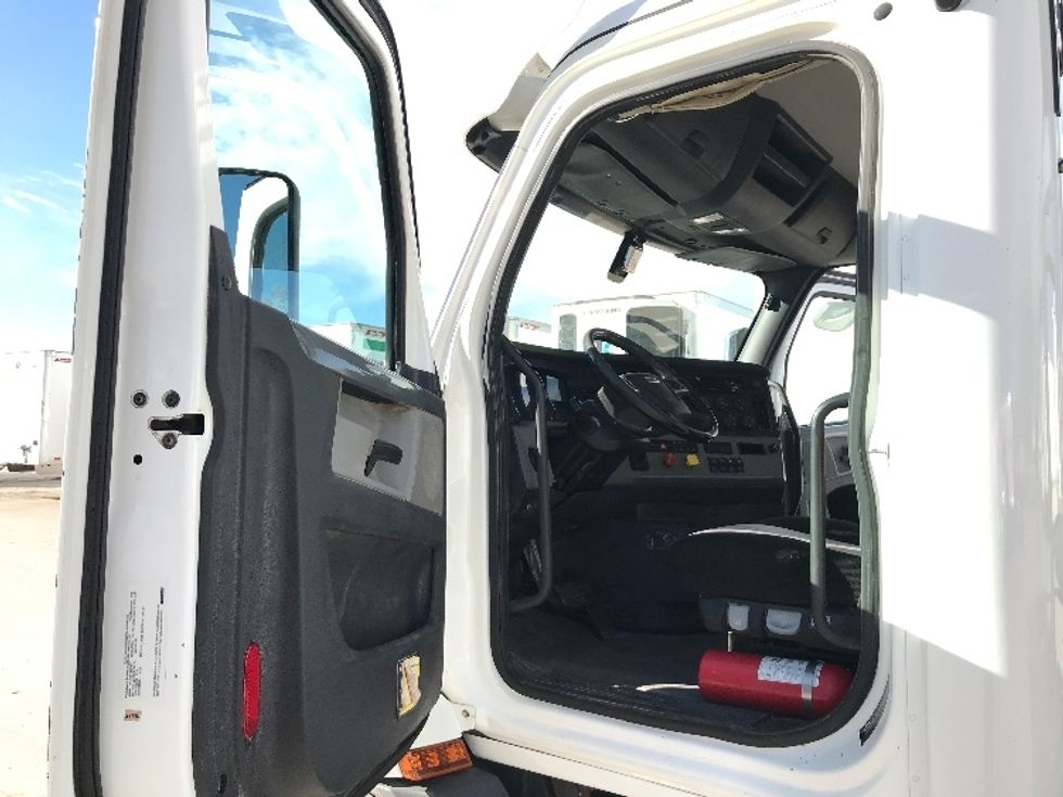 Day Cab Tractor-Heavy Duty Tractors-Freightliner-2019-T11664ST-Des Moines-IA-362,920\n\t\tmiles-$ 47,500 - Image 9