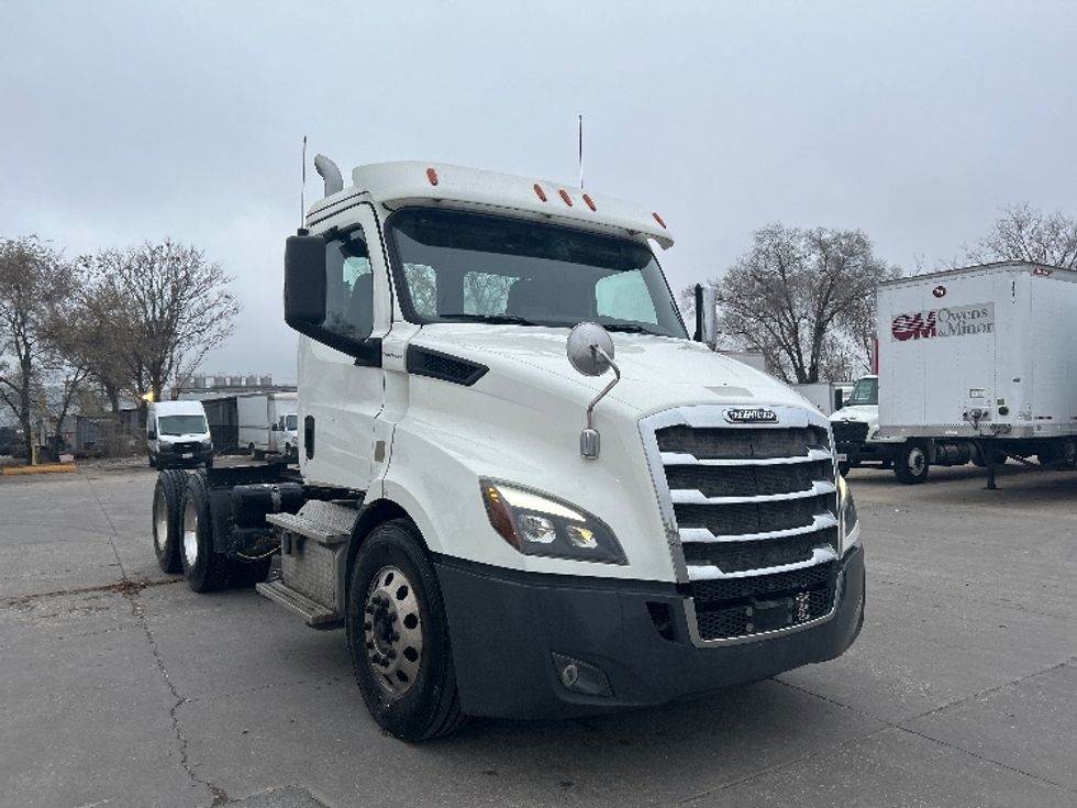 Day Cab Tractor-Heavy Duty Tractors-Freightliner-2019-T11664ST-Des Moines-IA-365,198\n\t\tmiles-$ 48,250 - Image 1