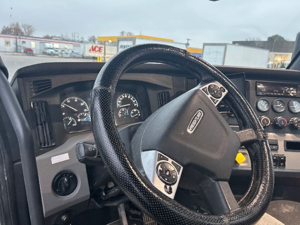 Day Cab Tractor-Heavy Duty Tractors-Freightliner-2019-T11664ST-Des Moines-IA-365,198\n\t\tmiles-$ 48,250 - Image 10