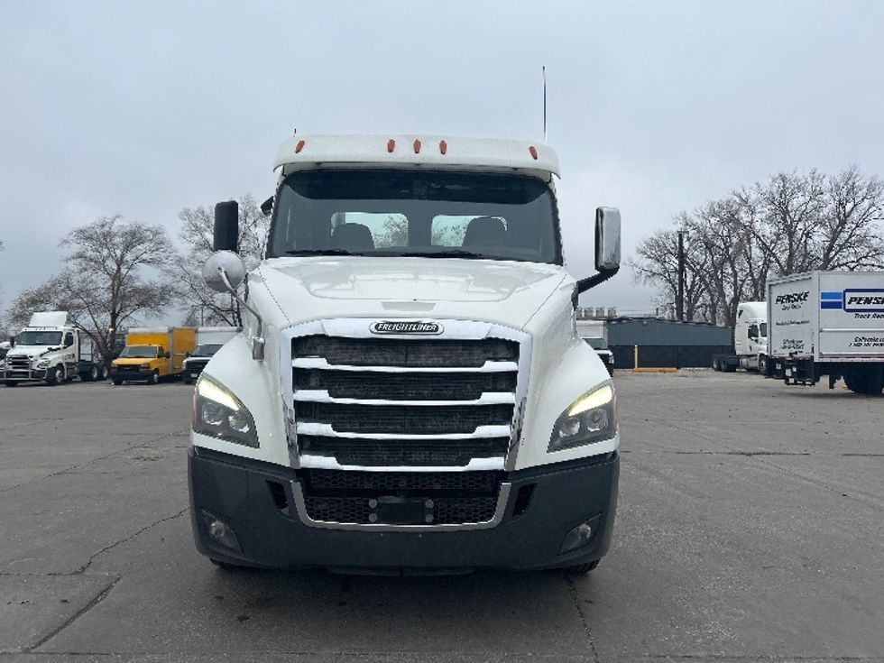 2019 Freightliner Cascadia 116" Day cab photo 2