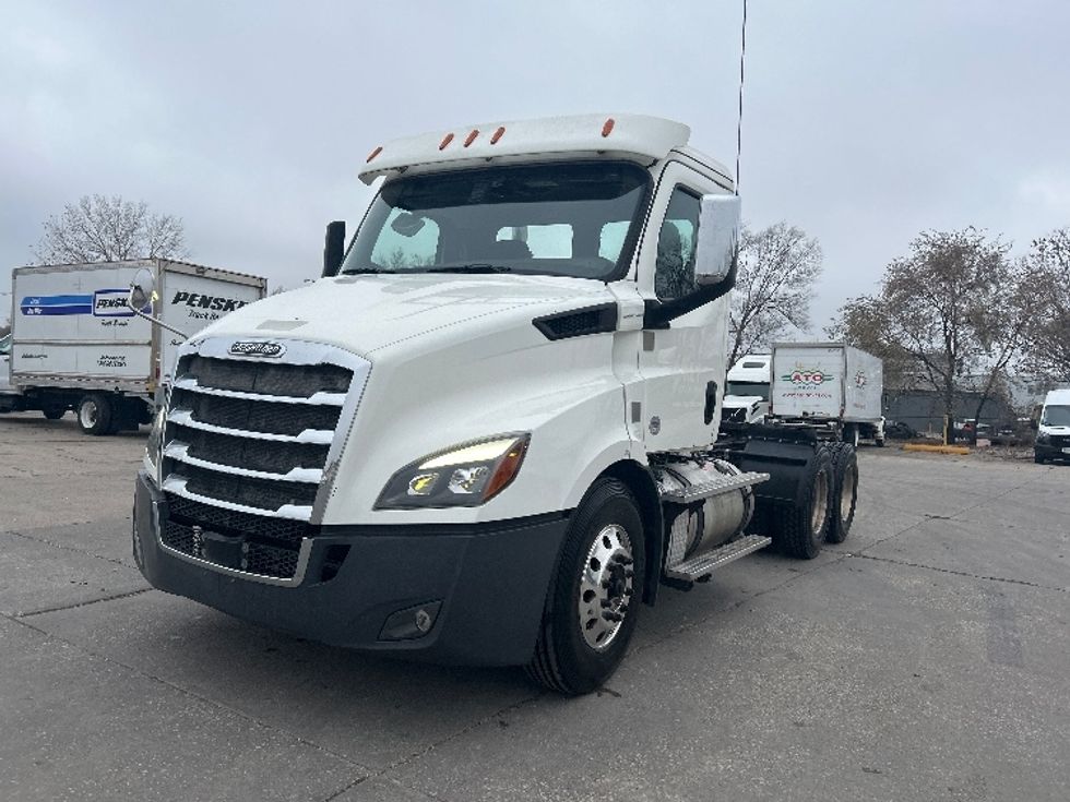2019 Freightliner Cascadia 116" Day cab photo 3
