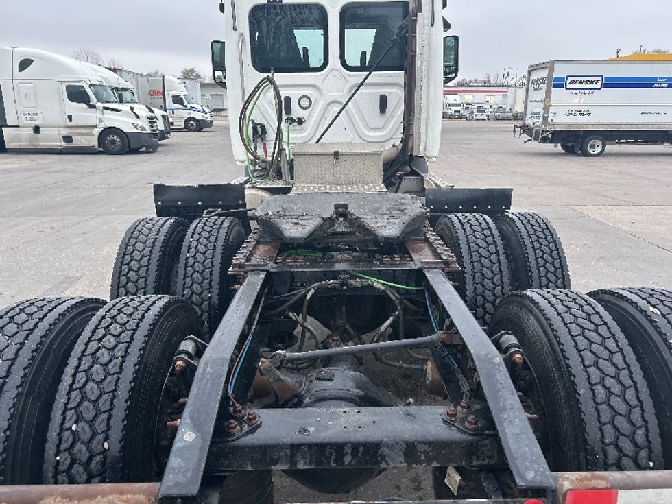 Day Cab Tractor-Heavy Duty Tractors-Freightliner-2019-T11664ST-Des Moines-IA-365,198\n\t\tmiles-$ 48,250 - Image 6