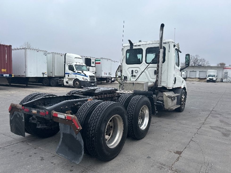 Day Cab Tractor-Heavy Duty Tractors-Freightliner-2019-T11664ST-Des Moines-IA-365,198\n\t\tmiles-$ 48,250 - Image 7