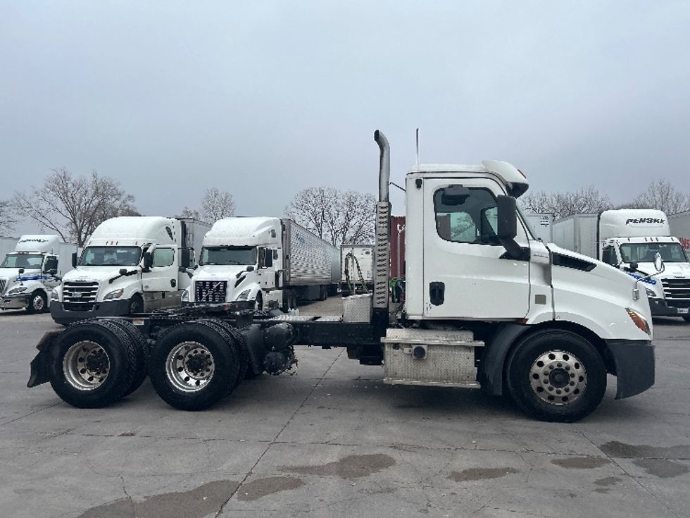 Day Cab Tractor-Heavy Duty Tractors-Freightliner-2019-T11664ST-Des Moines-IA-365,198\n\t\tmiles-$ 48,250 - Image 8