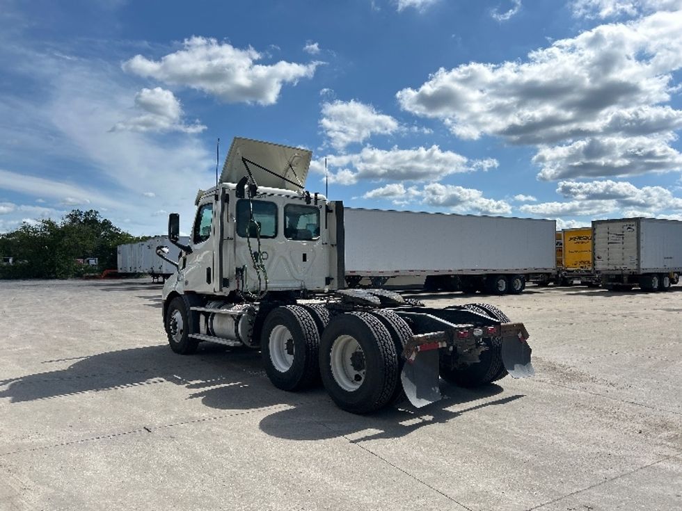 Day Cab Tractor-Heavy Duty Tractors-Freightliner-2019-T11664ST-Des Moines-IA-585,601\n\t\tmiles-$ 32,250 - Image 5