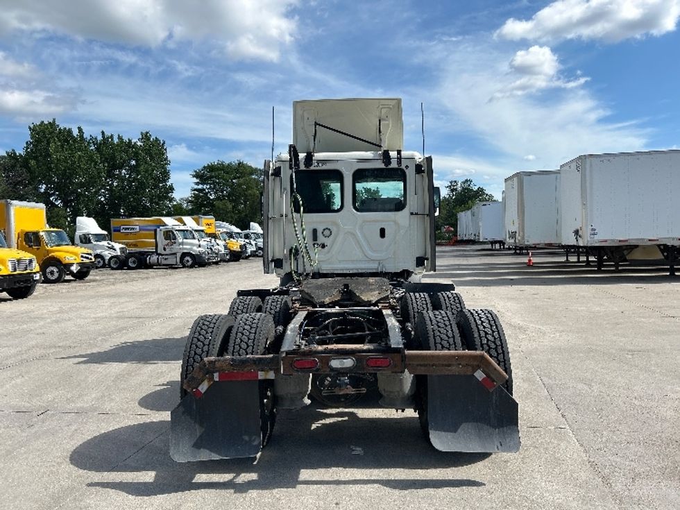 Day Cab Tractor-Heavy Duty Tractors-Freightliner-2019-T11664ST-Des Moines-IA-585,601\n\t\tmiles-$ 32,250 - Image 6