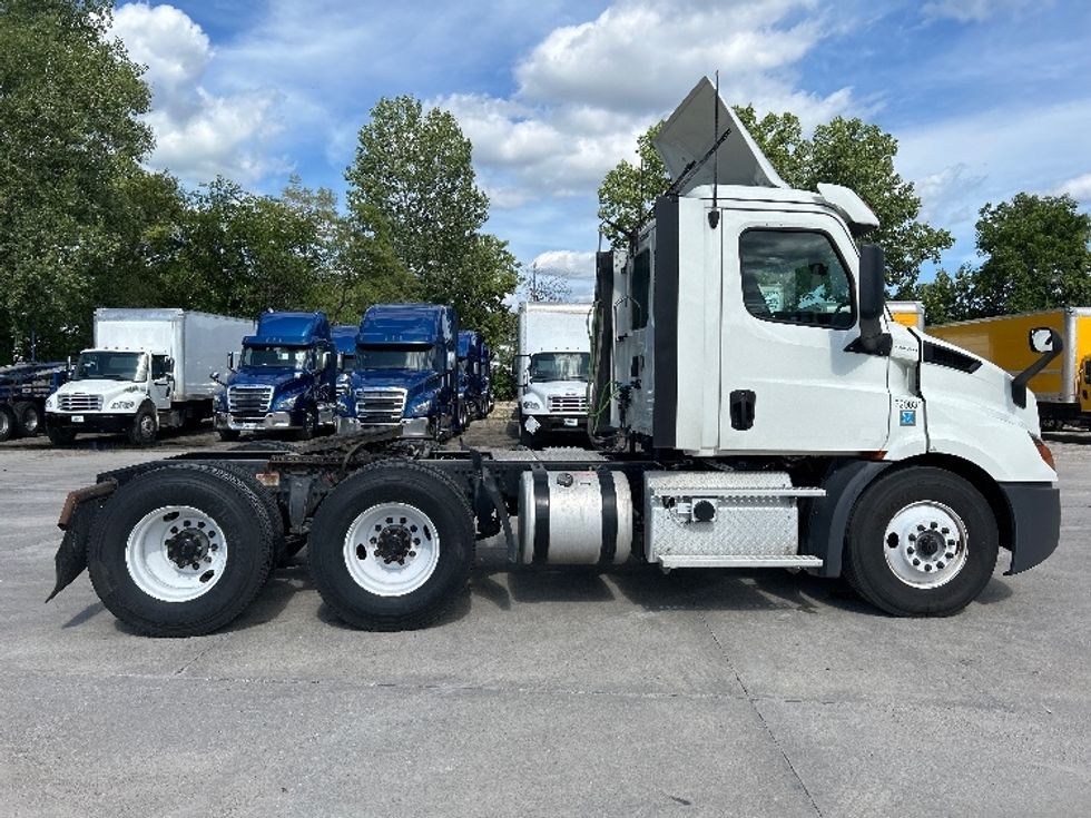 Day Cab Tractor-Heavy Duty Tractors-Freightliner-2019-T11664ST-Des Moines-IA-585,601\n\t\tmiles-$ 32,250 - Image 8