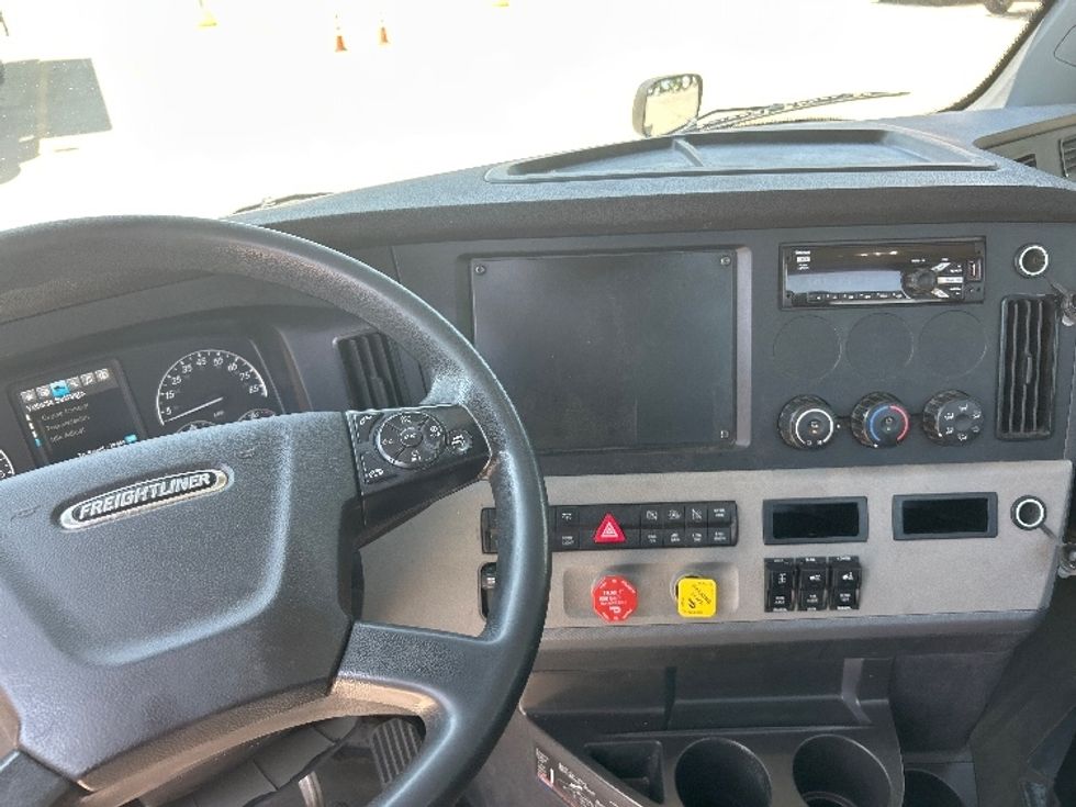 Day Cab Tractor-Heavy Duty Tractors-Freightliner-2019-T11664ST-Des Moines-IA-616,225\n\t\tmiles-$ 29,500 - Image 11