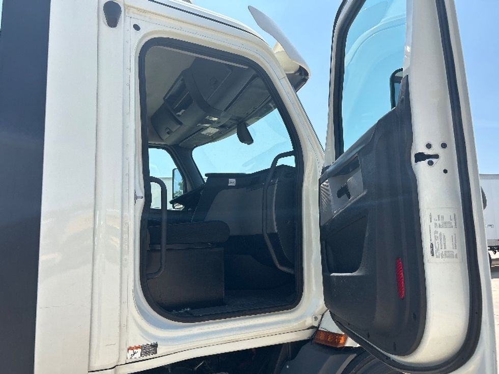 Day Cab Tractor-Heavy Duty Tractors-Freightliner-2019-T11664ST-Des Moines-IA-616,225\n\t\tmiles-$ 29,500 - Image 12