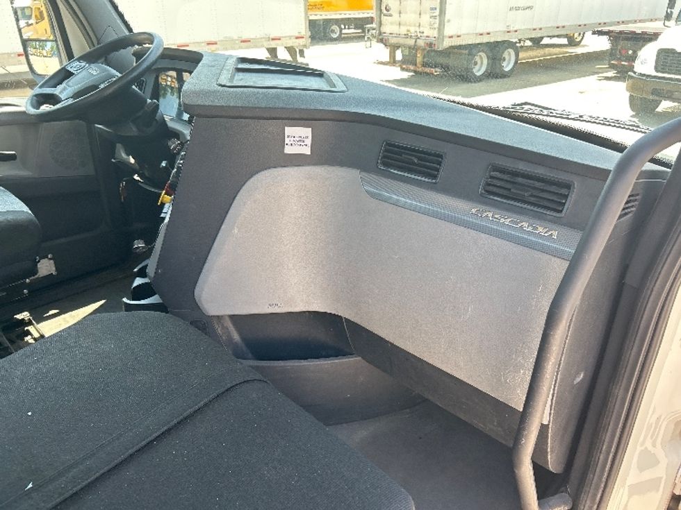 Day Cab Tractor-Heavy Duty Tractors-Freightliner-2019-T11664ST-Des Moines-IA-616,225\n\t\tmiles-$ 29,500 - Image 13