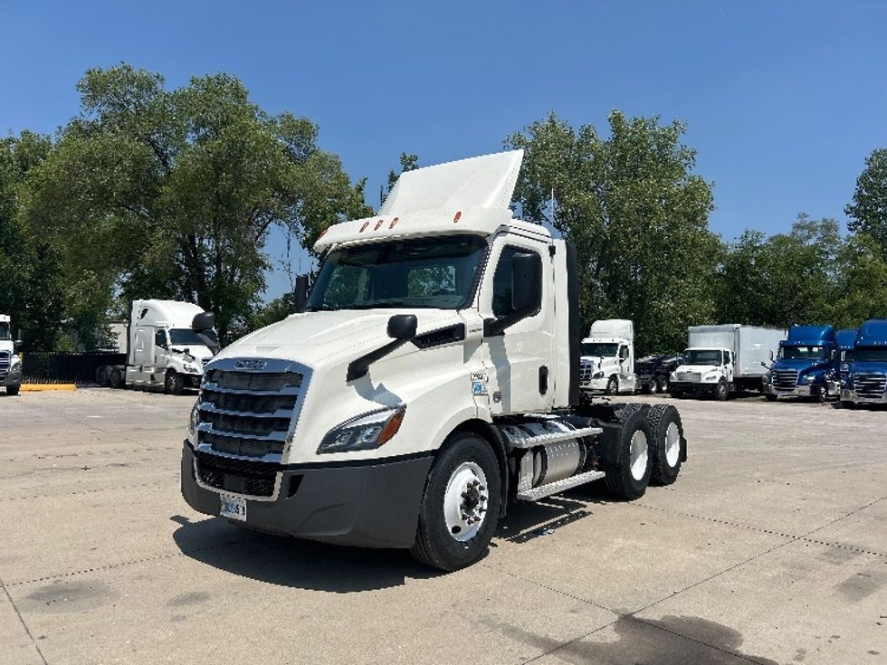 Day Cab Tractor-Heavy Duty Tractors-Freightliner-2019-T11664ST-Des Moines-IA-616,225\n\t\tmiles-$ 29,500 - Image 3