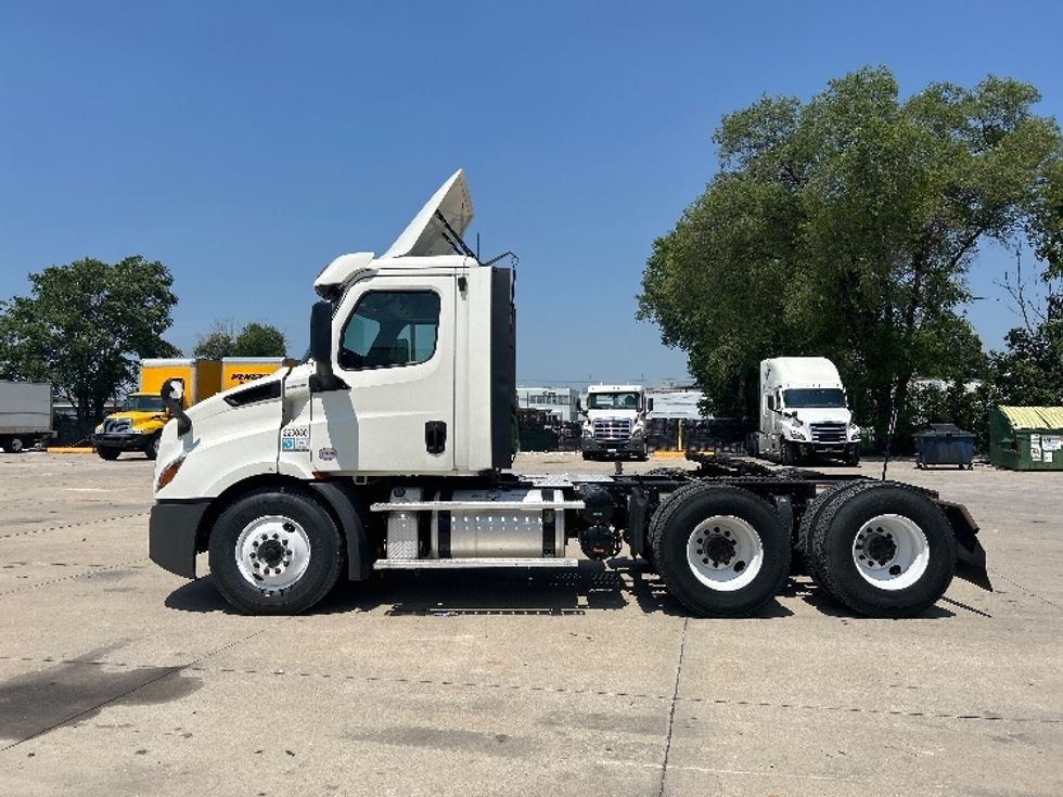 Day Cab Tractor-Heavy Duty Tractors-Freightliner-2019-T11664ST-Des Moines-IA-616,225\n\t\tmiles-$ 29,500 - Image 4