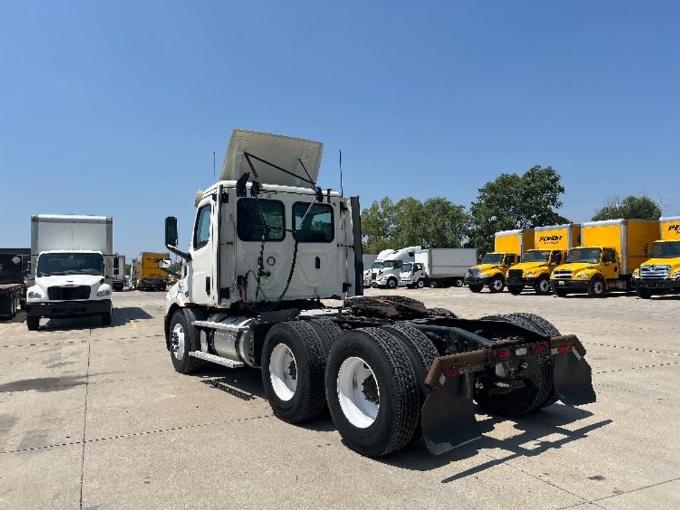 Day Cab Tractor-Heavy Duty Tractors-Freightliner-2019-T11664ST-Des Moines-IA-616,225\n\t\tmiles-$ 29,500 - Image 5