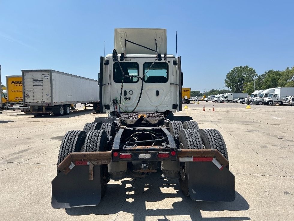Day Cab Tractor-Heavy Duty Tractors-Freightliner-2019-T11664ST-Des Moines-IA-616,225\n\t\tmiles-$ 29,500 - Image 6