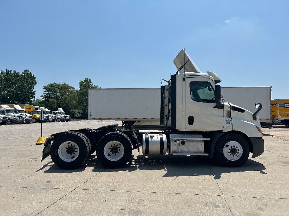 Day Cab Tractor-Heavy Duty Tractors-Freightliner-2019-T11664ST-Des Moines-IA-616,225\n\t\tmiles-$ 29,500 - Image 8