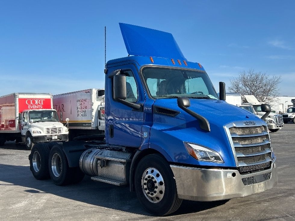 Day Cab Tractor-Heavy Duty Tractors-Freightliner-2019-T11664ST-East Chicago-IN-238,047\n\t\tmiles-$ 49,750 - Image 1