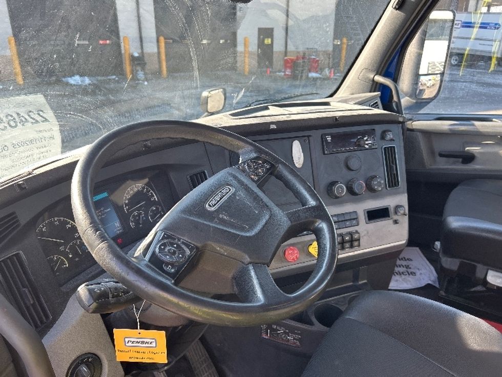 Day Cab Tractor-Heavy Duty Tractors-Freightliner-2019-T11664ST-East Chicago-IN-238,047\n\t\tmiles-$ 49,750 - Image 10