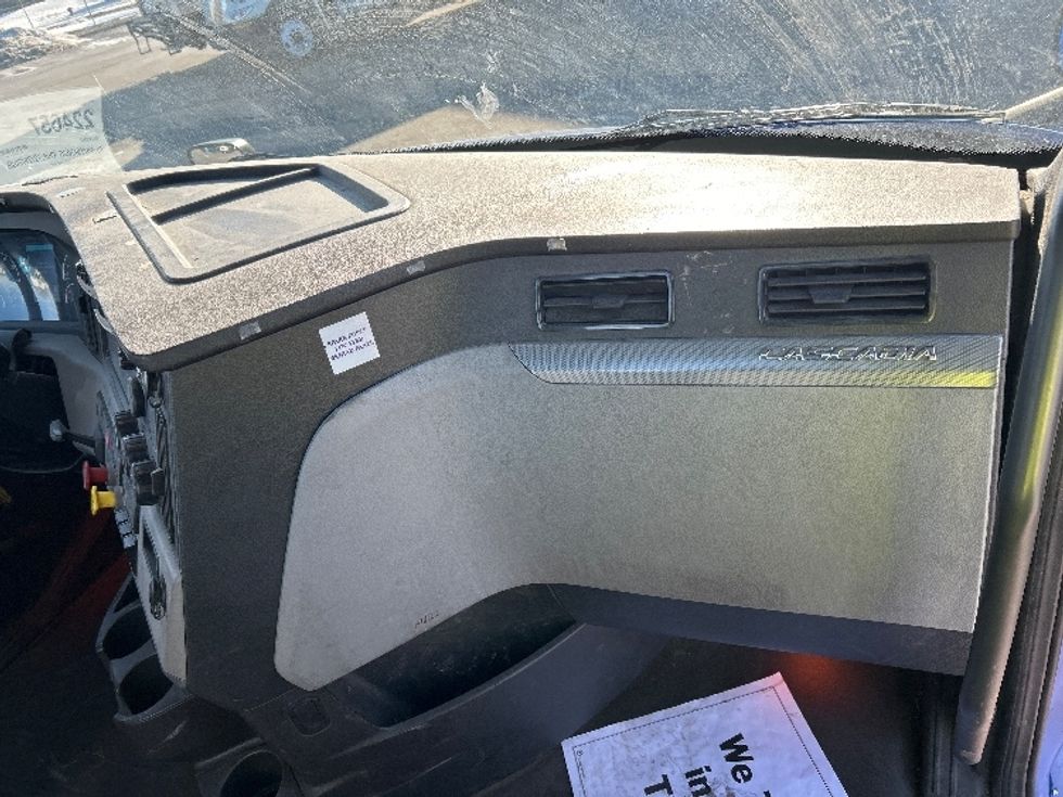 Day Cab Tractor-Heavy Duty Tractors-Freightliner-2019-T11664ST-East Chicago-IN-238,047\n\t\tmiles-$ 49,750 - Image 13