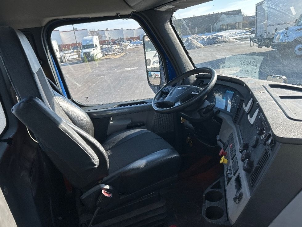 Day Cab Tractor-Heavy Duty Tractors-Freightliner-2019-T11664ST-East Chicago-IN-238,047\n\t\tmiles-$ 49,750 - Image 14