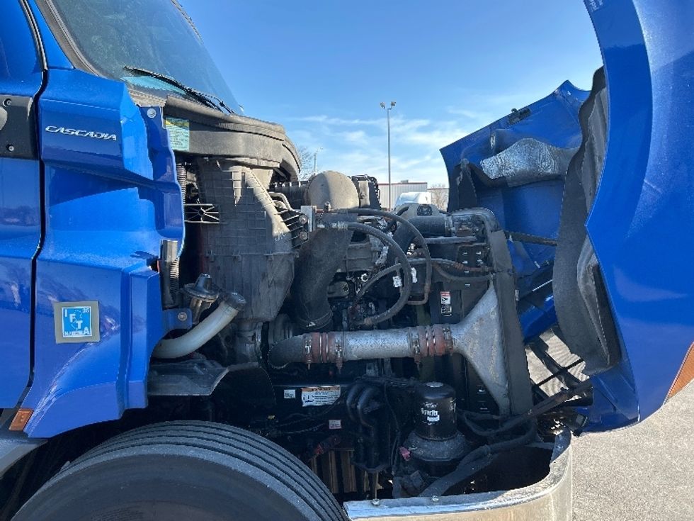 Day Cab Tractor-Heavy Duty Tractors-Freightliner-2019-T11664ST-East Chicago-IN-238,047\n\t\tmiles-$ 49,750 - Image 15