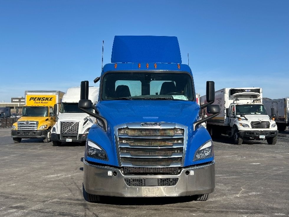 Day Cab Tractor-Heavy Duty Tractors-Freightliner-2019-T11664ST-East Chicago-IN-238,047\n\t\tmiles-$ 49,750 - Image 2