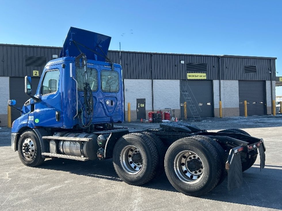 Day Cab Tractor-Heavy Duty Tractors-Freightliner-2019-T11664ST-East Chicago-IN-238,047\n\t\tmiles-$ 49,750 - Image 5