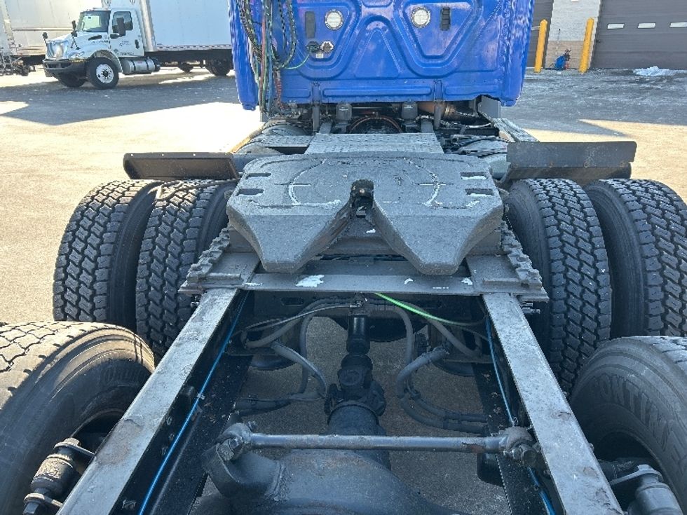 Day Cab Tractor-Heavy Duty Tractors-Freightliner-2019-T11664ST-East Chicago-IN-238,047\n\t\tmiles-$ 49,750 - Image 6