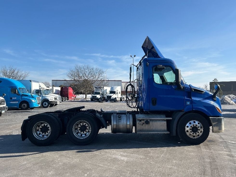 Day Cab Tractor-Heavy Duty Tractors-Freightliner-2019-T11664ST-East Chicago-IN-238,047\n\t\tmiles-$ 49,750 - Image 8