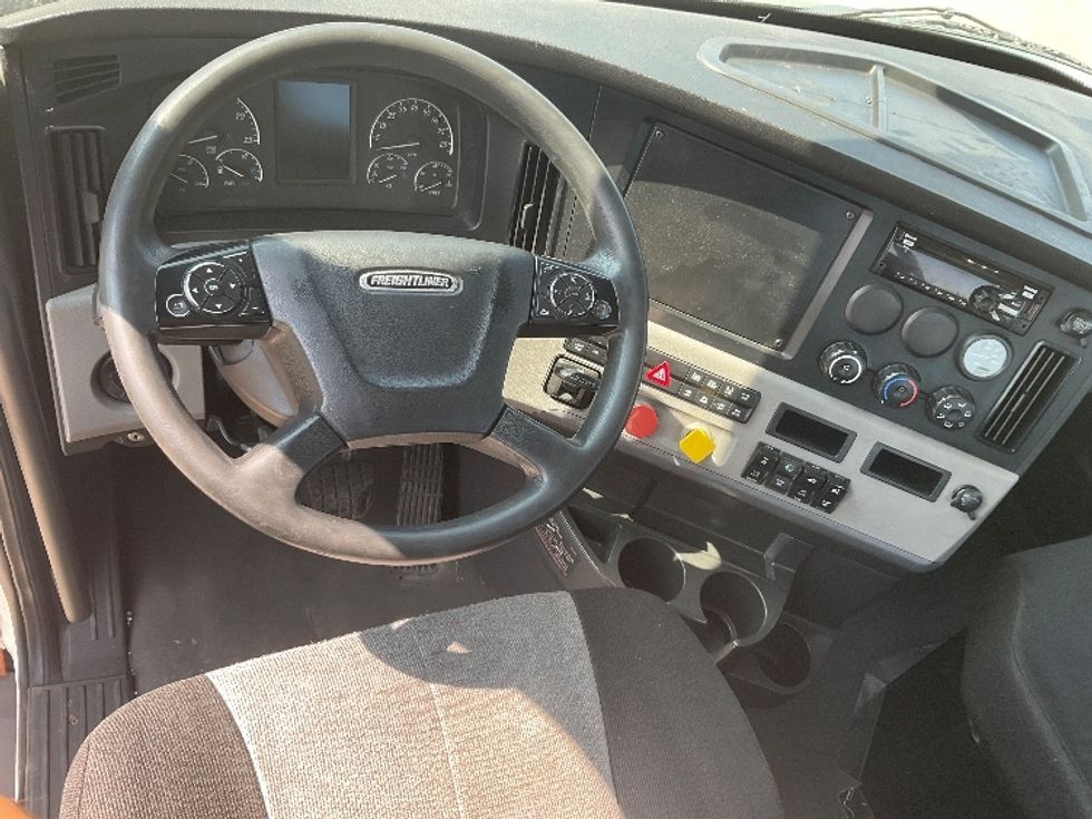 Day Cab Tractor-Heavy Duty Tractors-Freightliner-2019-T11664ST-East Chicago-IN-241,509\n\t\tmiles-$ 64,000 - Image 11