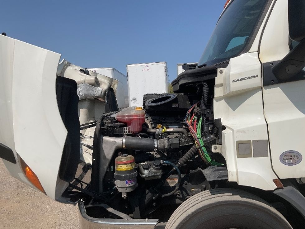 Day Cab Tractor-Heavy Duty Tractors-Freightliner-2019-T11664ST-East Chicago-IN-241,509\n\t\tmiles-$ 64,000 - Image 16