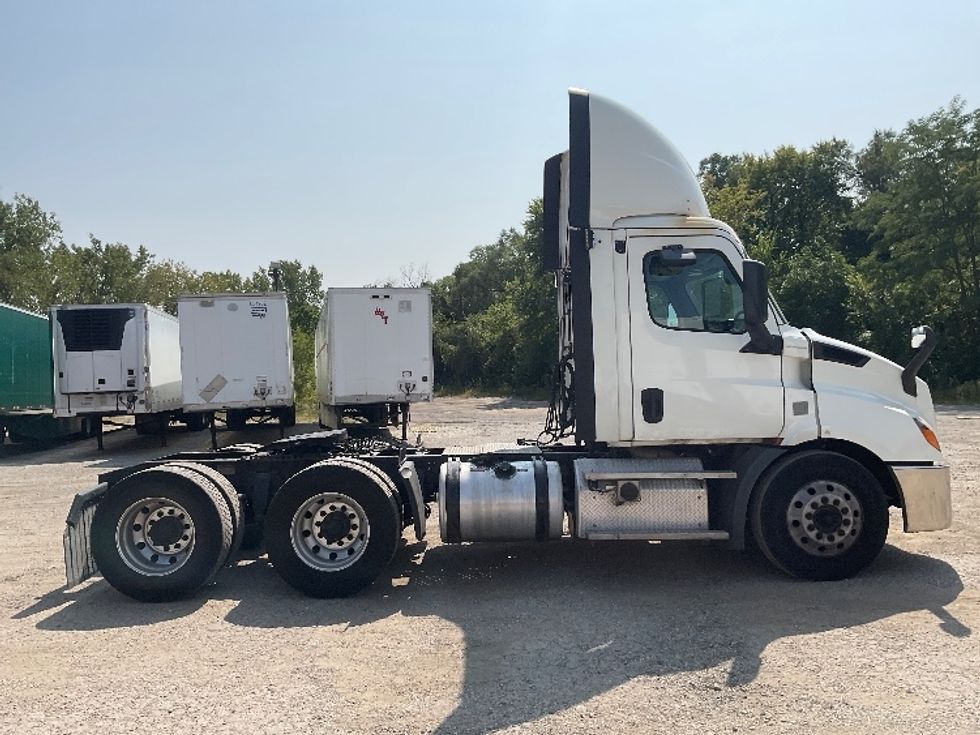 Day Cab Tractor-Heavy Duty Tractors-Freightliner-2019-T11664ST-East Chicago-IN-241,509\n\t\tmiles-$ 64,000 - Image 8