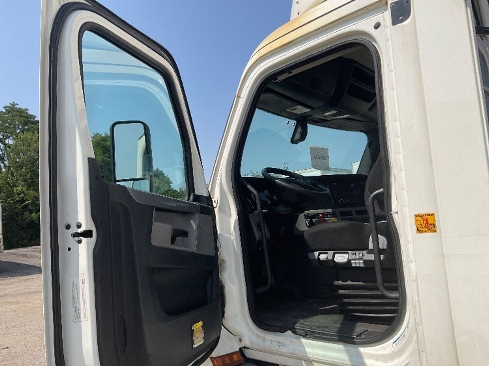 Day Cab Tractor-Heavy Duty Tractors-Freightliner-2019-T11664ST-East Chicago-IN-241,509\n\t\tmiles-$ 64,000 - Image 9