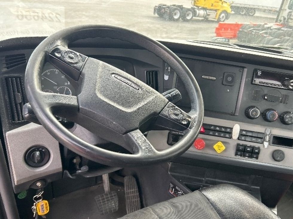 Day Cab Tractor-Heavy Duty Tractors-Freightliner-2019-T11664ST-East Chicago-IN-248,589\n\t\tmiles-$ 49,250 - Image 10
