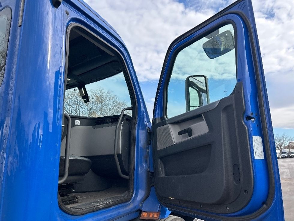 Day Cab Tractor-Heavy Duty Tractors-Freightliner-2019-T11664ST-East Chicago-IN-248,589\n\t\tmiles-$ 49,250 - Image 11