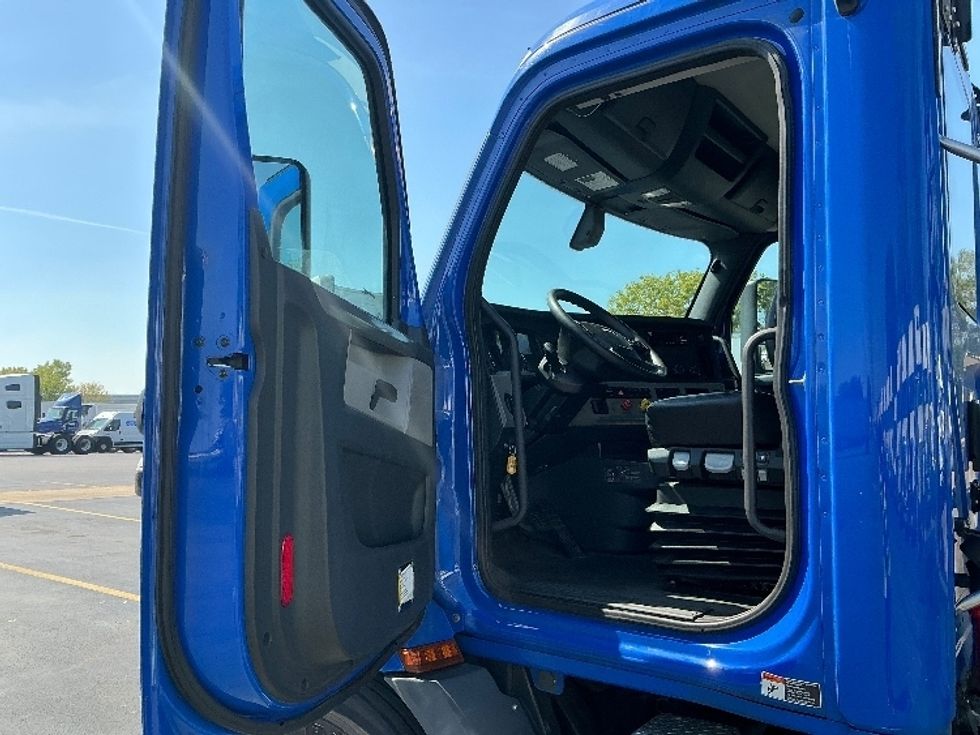 Day Cab Tractor-Heavy Duty Tractors-Freightliner-2019-T11664ST-East Chicago-IN-248,589\n\t\tmiles-$ 49,250 - Image 15