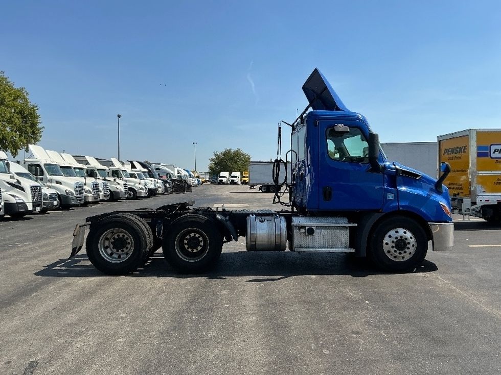 Day Cab Tractor-Heavy Duty Tractors-Freightliner-2019-T11664ST-East Chicago-IN-248,589\n\t\tmiles-$ 49,250 - Image 8