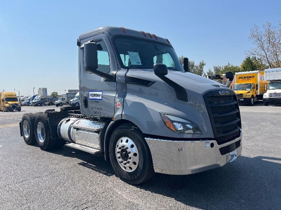 Day Cab Tractor-Heavy Duty Tractors-Freightliner-2019-T11664ST-East Chicago-IN-316,731\n\t\tmiles-$ 58,000 - Image 1