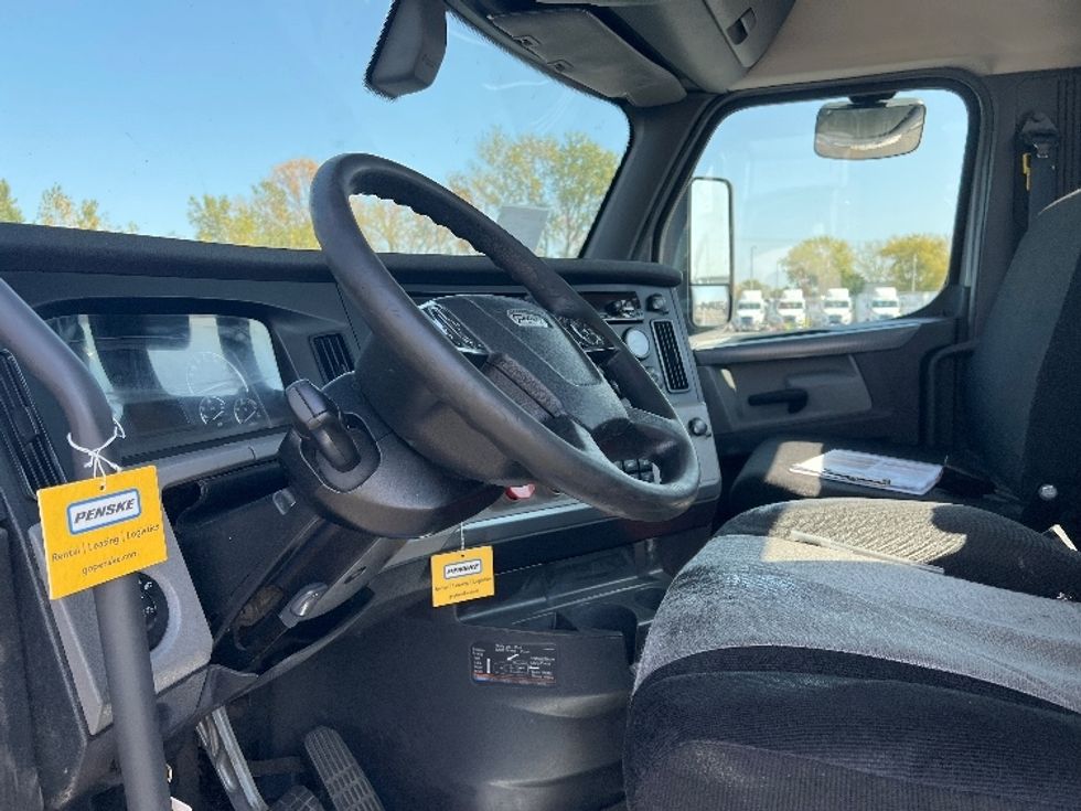 Day Cab Tractor-Heavy Duty Tractors-Freightliner-2019-T11664ST-East Chicago-IN-316,731\n\t\tmiles-$ 58,000 - Image 10