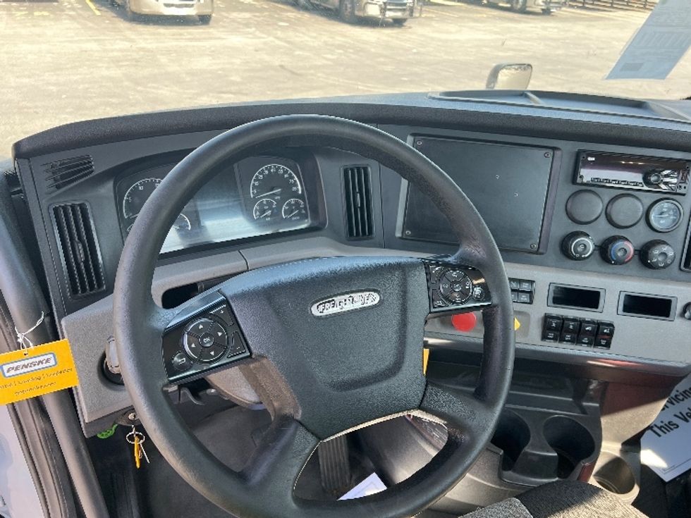 Day Cab Tractor-Heavy Duty Tractors-Freightliner-2019-T11664ST-East Chicago-IN-316,731\n\t\tmiles-$ 58,000 - Image 11