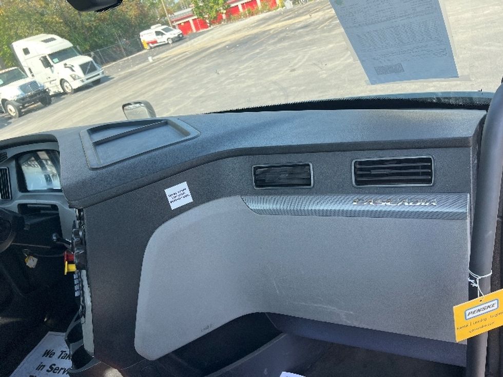 Day Cab Tractor-Heavy Duty Tractors-Freightliner-2019-T11664ST-East Chicago-IN-316,731\n\t\tmiles-$ 58,000 - Image 13