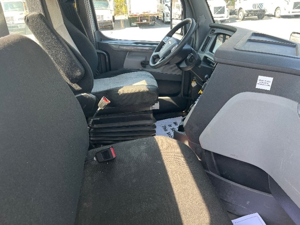 Day Cab Tractor-Heavy Duty Tractors-Freightliner-2019-T11664ST-East Chicago-IN-316,731\n\t\tmiles-$ 58,000 - Image 14