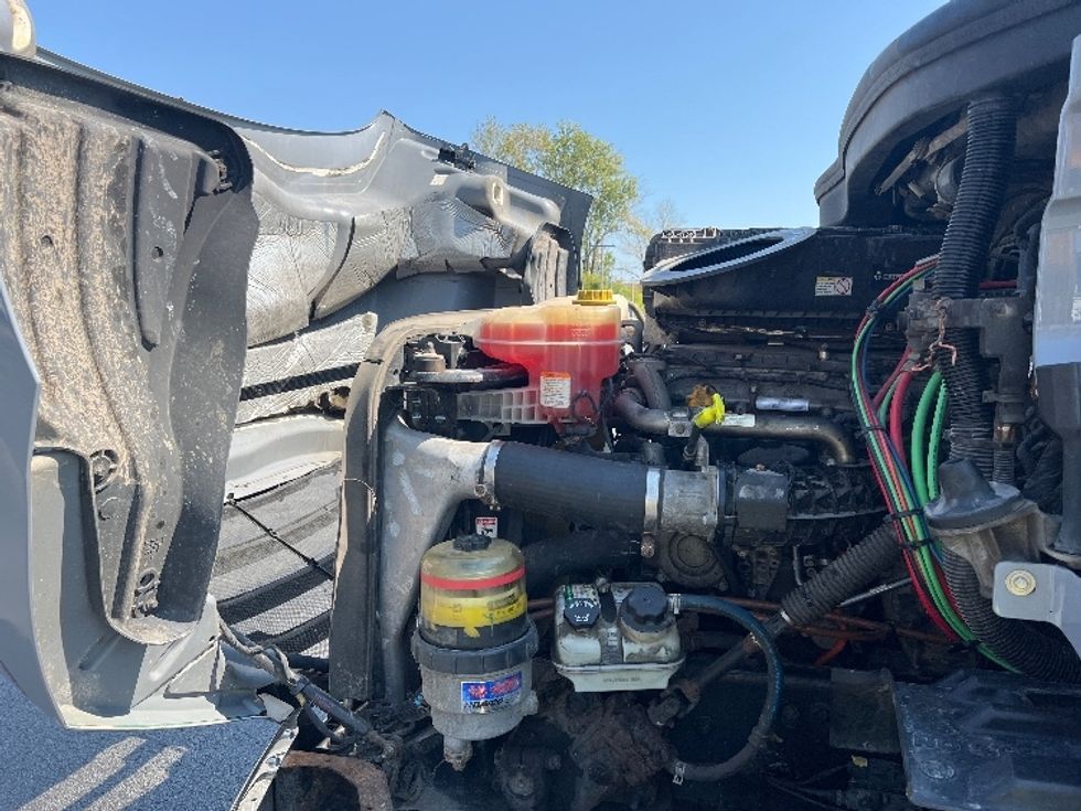 Day Cab Tractor-Heavy Duty Tractors-Freightliner-2019-T11664ST-East Chicago-IN-316,731\n\t\tmiles-$ 58,000 - Image 16