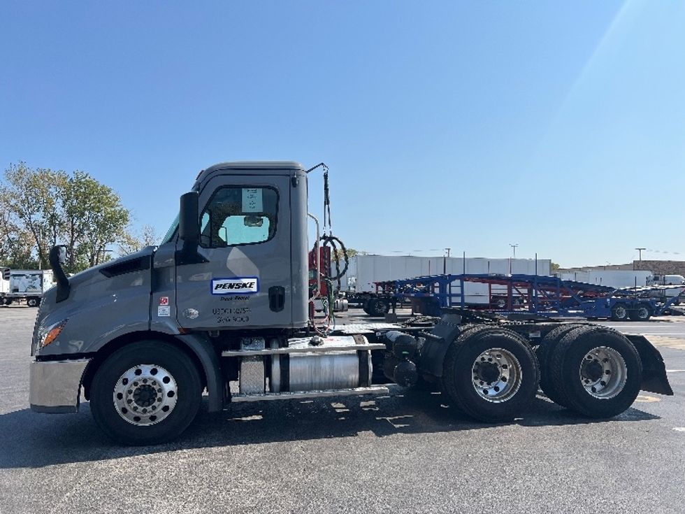 Day Cab Tractor-Heavy Duty Tractors-Freightliner-2019-T11664ST-East Chicago-IN-316,731\n\t\tmiles-$ 58,000 - Image 4