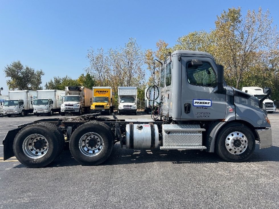 Day Cab Tractor-Heavy Duty Tractors-Freightliner-2019-T11664ST-East Chicago-IN-316,731\n\t\tmiles-$ 58,000 - Image 8