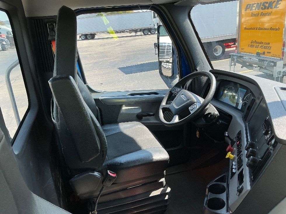 Day Cab Tractor-Heavy Duty Tractors-Freightliner-2019-T11664ST-East Chicago-IN-405,281\n\t\tmiles-$ 40,500 - Image 14