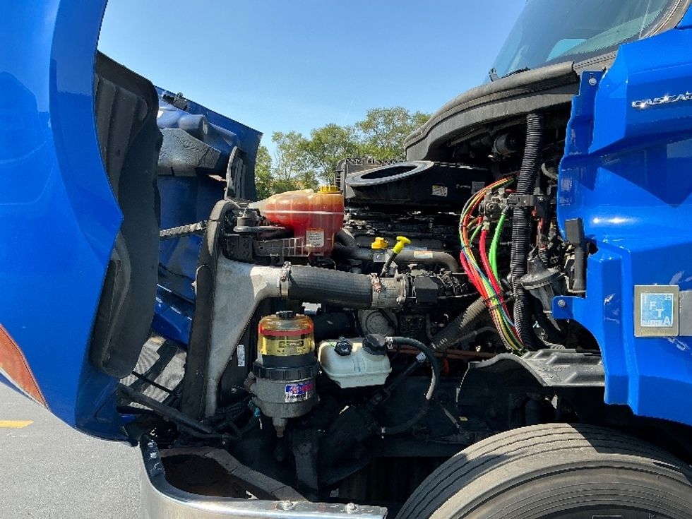 Day Cab Tractor-Heavy Duty Tractors-Freightliner-2019-T11664ST-East Chicago-IN-405,281\n\t\tmiles-$ 40,500 - Image 16