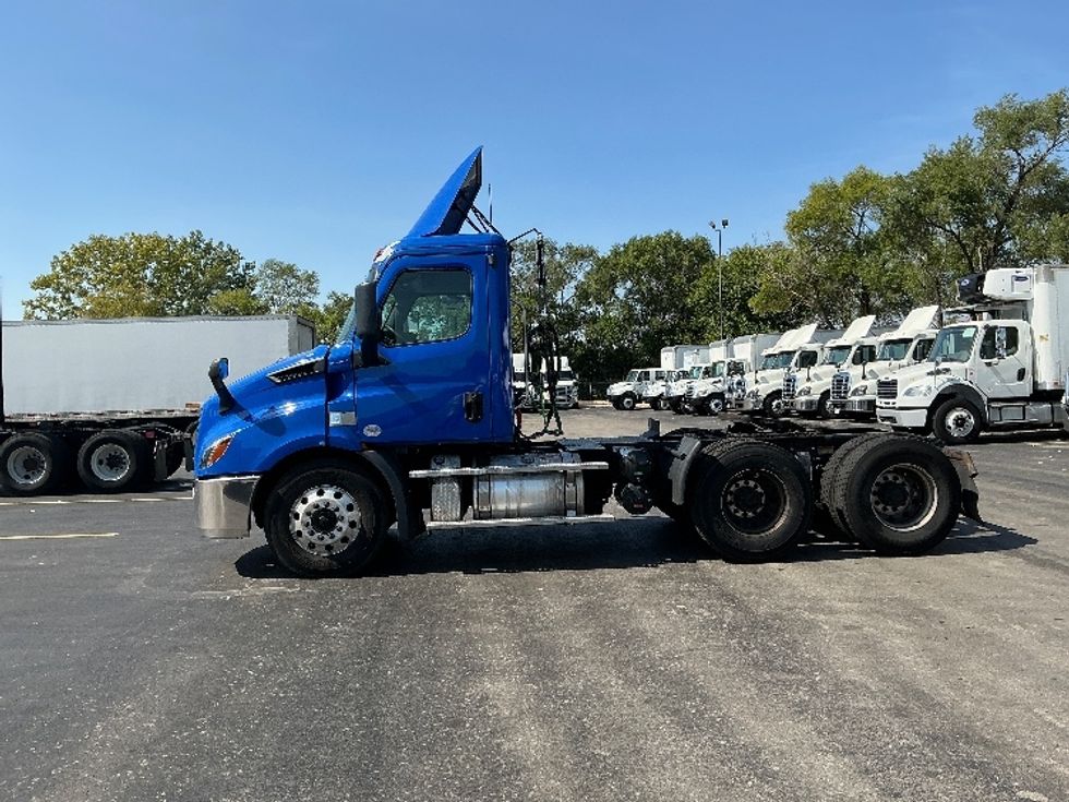 Day Cab Tractor-Heavy Duty Tractors-Freightliner-2019-T11664ST-East Chicago-IN-405,281\n\t\tmiles-$ 40,500 - Image 4
