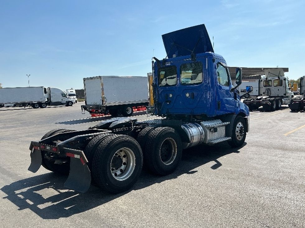 Day Cab Tractor-Heavy Duty Tractors-Freightliner-2019-T11664ST-East Chicago-IN-405,281\n\t\tmiles-$ 40,500 - Image 7