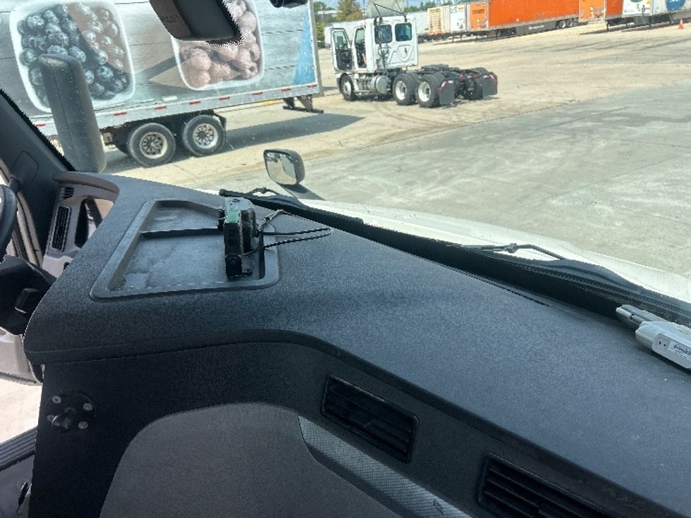 Day Cab Tractor-Heavy Duty Tractors-Freightliner-2019-T11664ST-East Chicago-IN-478,298\n\t\tmiles-$ 47,500 - Image 13